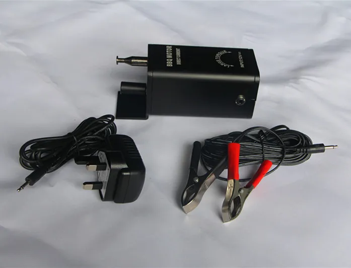 Schwarzer Aluminium-Grill mit 12 V Drehspießmotor